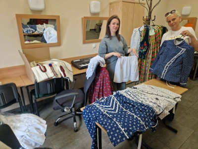 Prezentujemy finałowy efekt realizacji projektu: „Trzy odcienie Żywiecczyzny – uzupełnienie strojów regionalnych z terenu Gminy Łodygowice dla wielopokoleniowego Zespołu Regionalnego Magurzanie